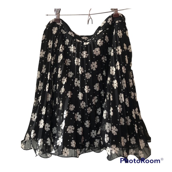 Black and White Flower-print Skirt - Picture 1 of 7